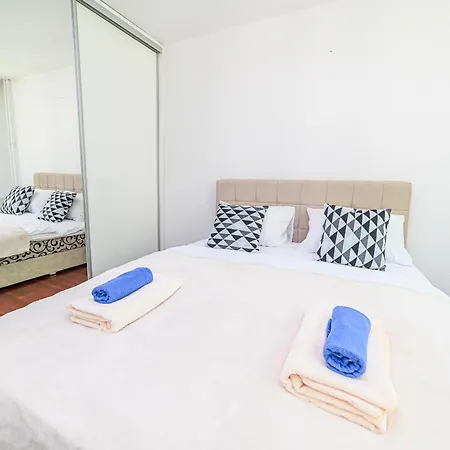 Beautiful Cozy Close To Center *